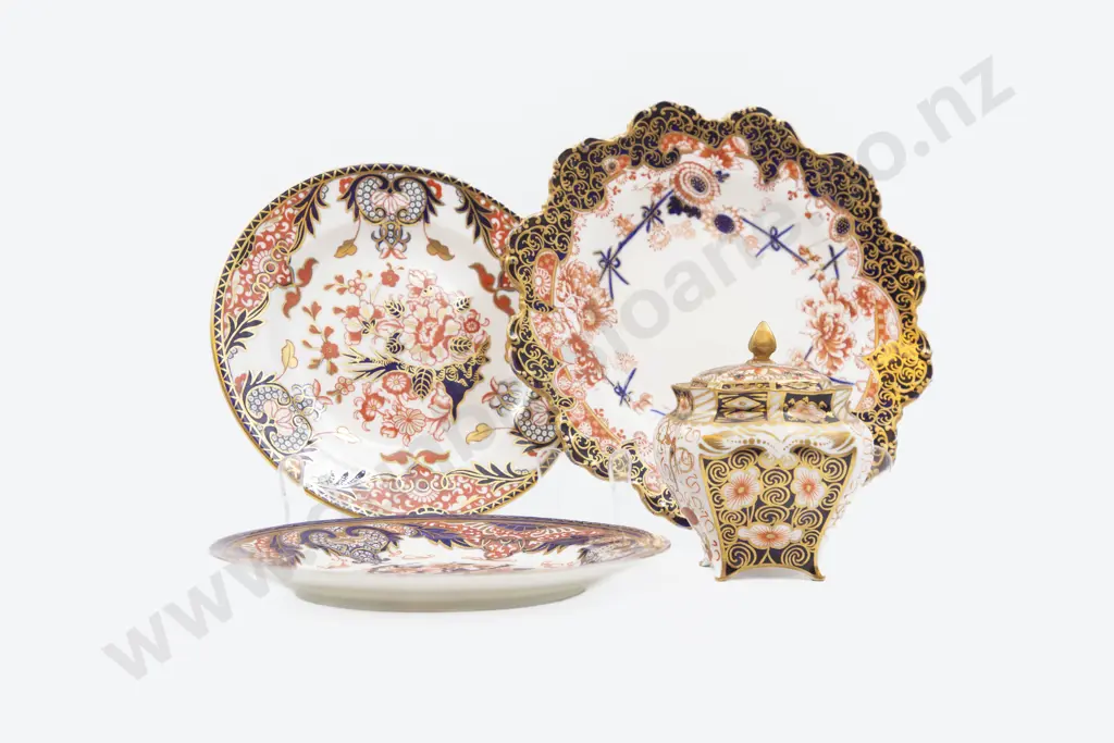Three Royal Crown Derby Imari Pattern Plates & Posy Vase with Cover Image 1++