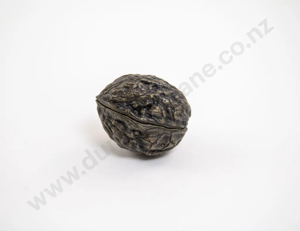 Small Hinged Bronze Walnut With Two Faces To The Interior Image 1++