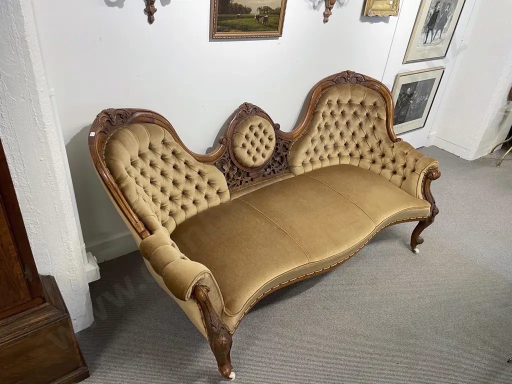 Fine Quality Vict Walnut Double End Parlour Sofa Image 1++