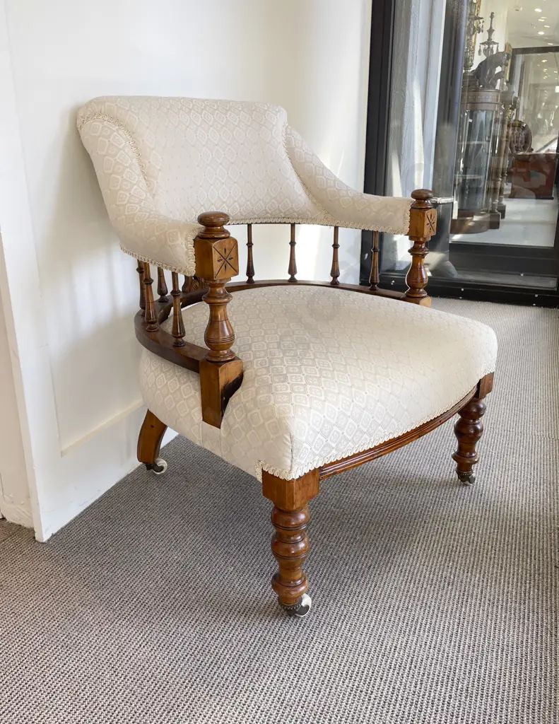 Vict Walnut Tub Armchair Image 1++