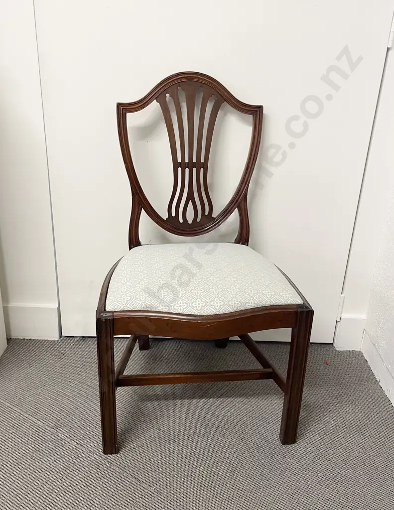 Set Of 8 Hepplewhite Style Mahogany Dining Chairs Image 1++