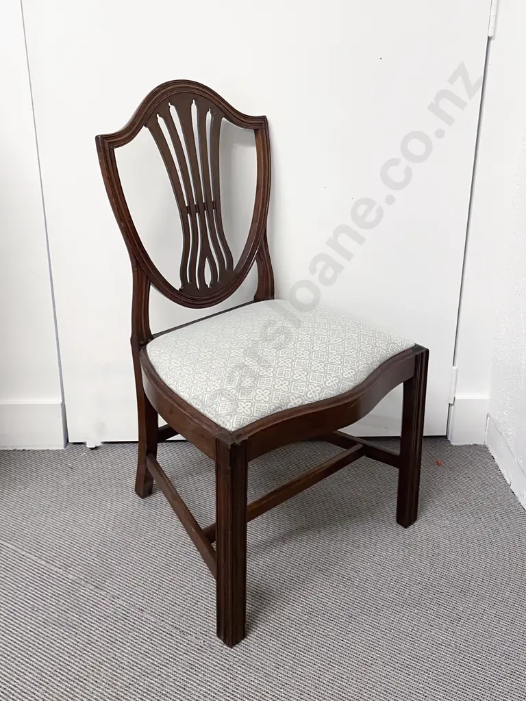 Set Of 8 Hepplewhite Style Mahogany Dining Chairs Image 1++