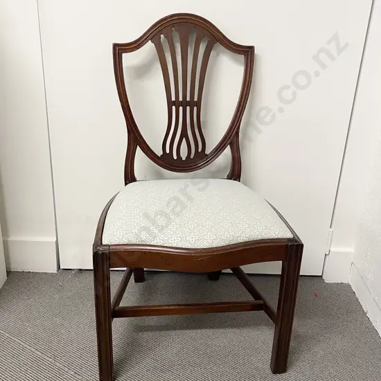 Set Of 8 Hepplewhite Style Mahogany Dining Chairs