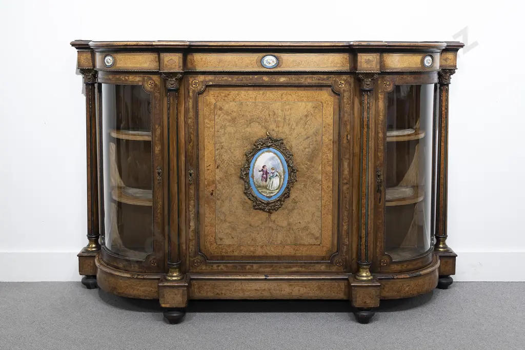 Fine Quality Vict Figured Walnut Amboyna & Gilt Metal Mounted Credenza Image 1++