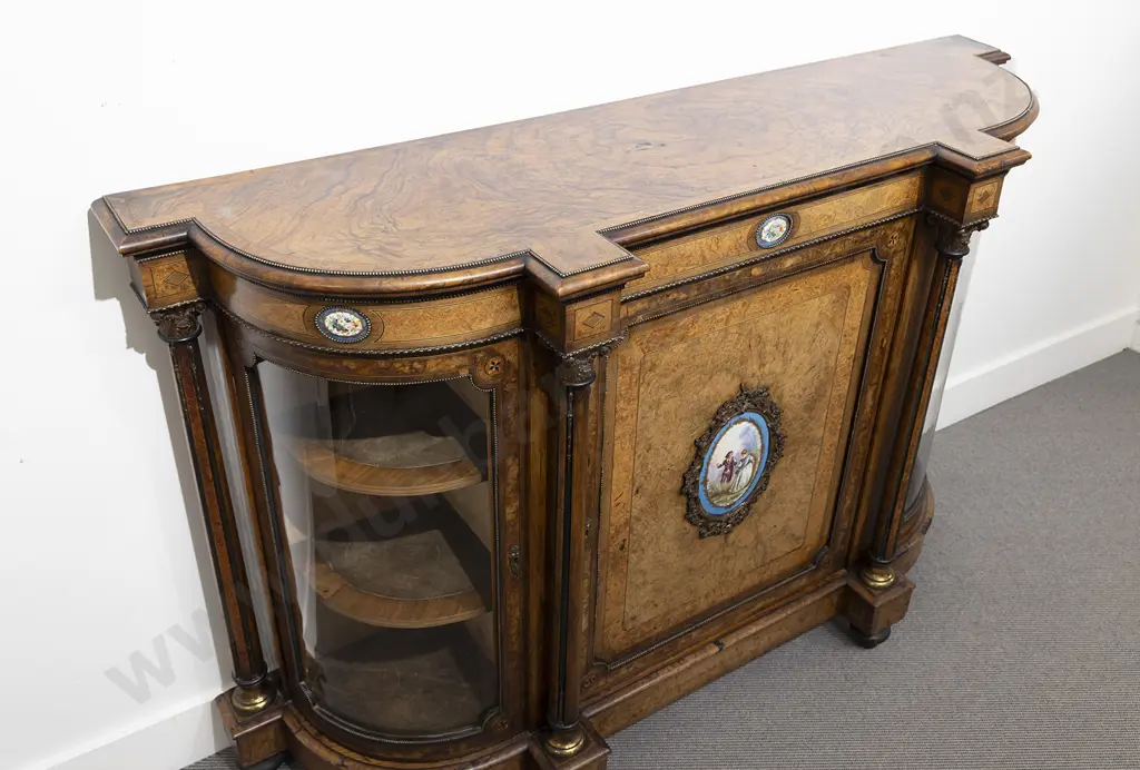 Fine Quality Vict Figured Walnut Amboyna & Gilt Metal Mounted Credenza Image 1++