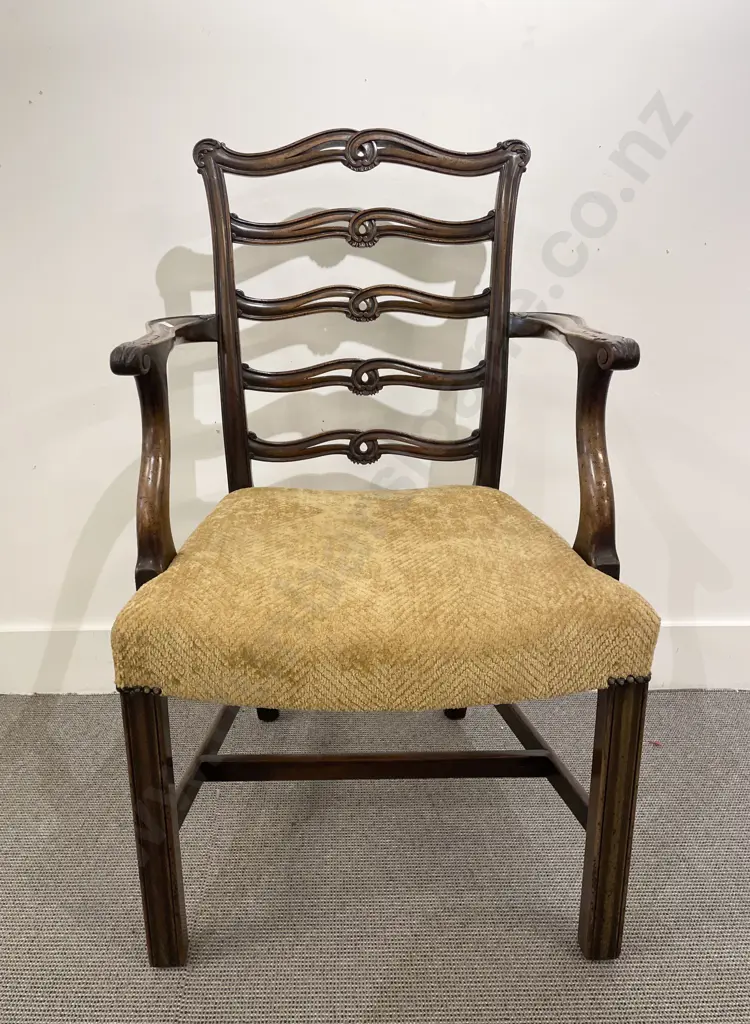 A Fine Quality Set Of 8 Geo III Style Mahogany Dining Chairs Image 1++
