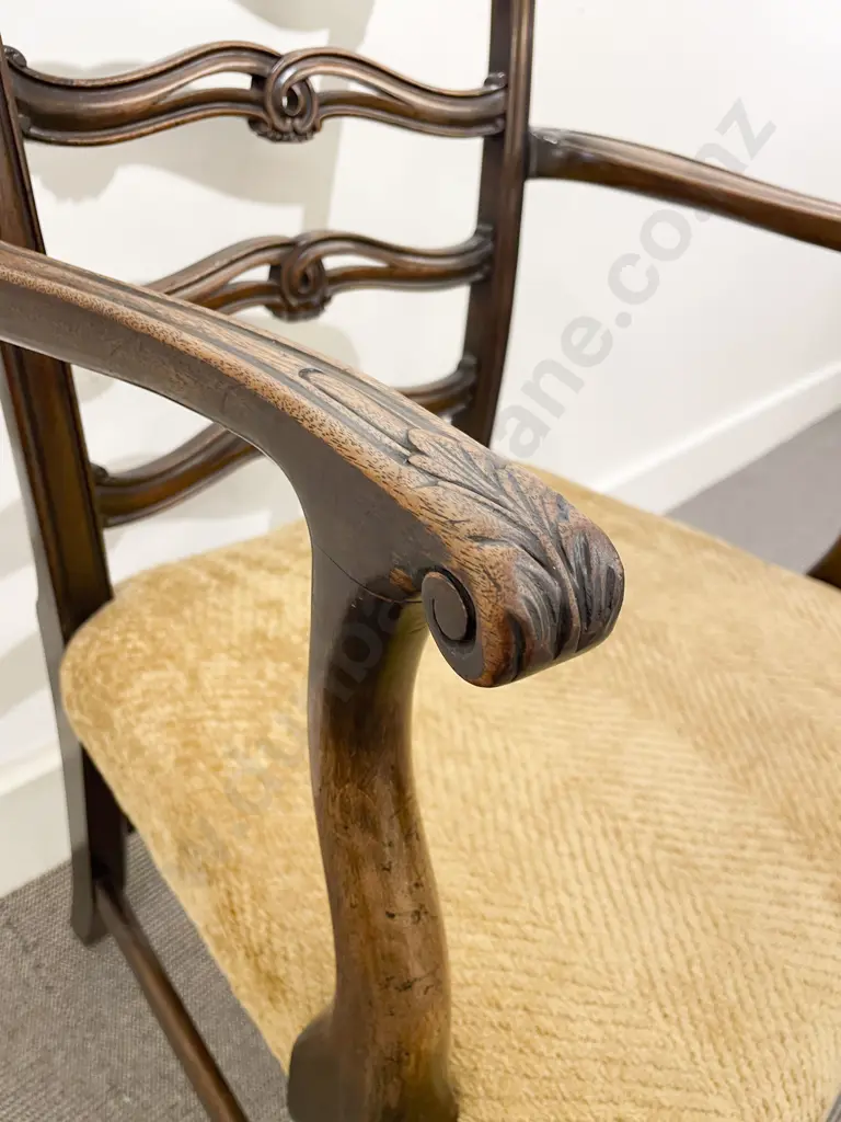 A Fine Quality Set Of 8 Geo III Style Mahogany Dining Chairs Image 1++