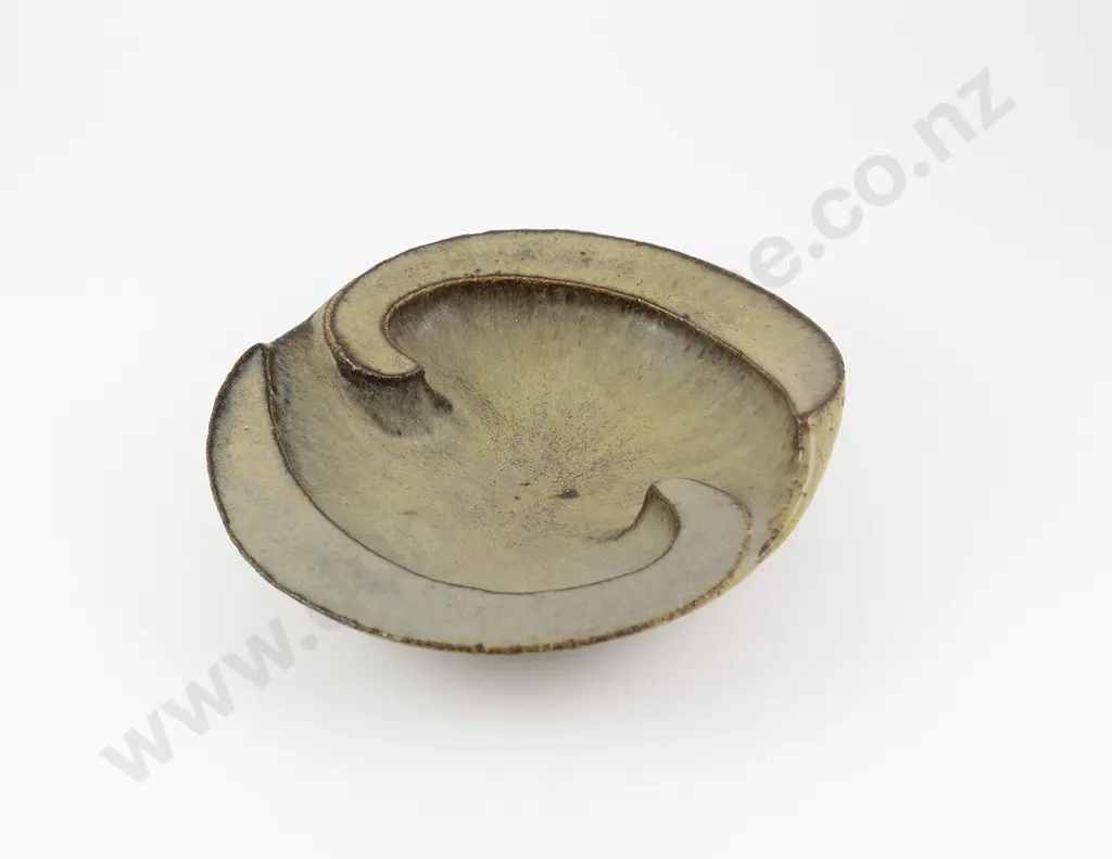 James Greig Unfolding Form Bowl Image 1++
