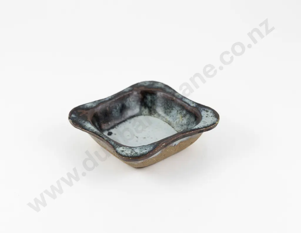 Small Len Castle Dish Image 1++