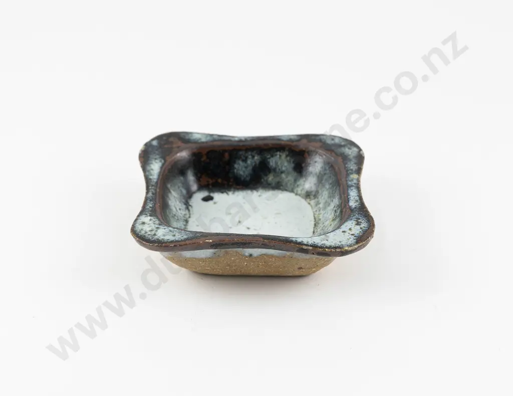 Small Len Castle Dish Image 1++