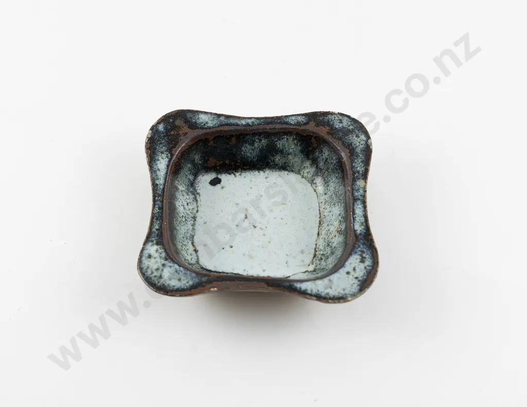 Small Len Castle Dish Image 1++