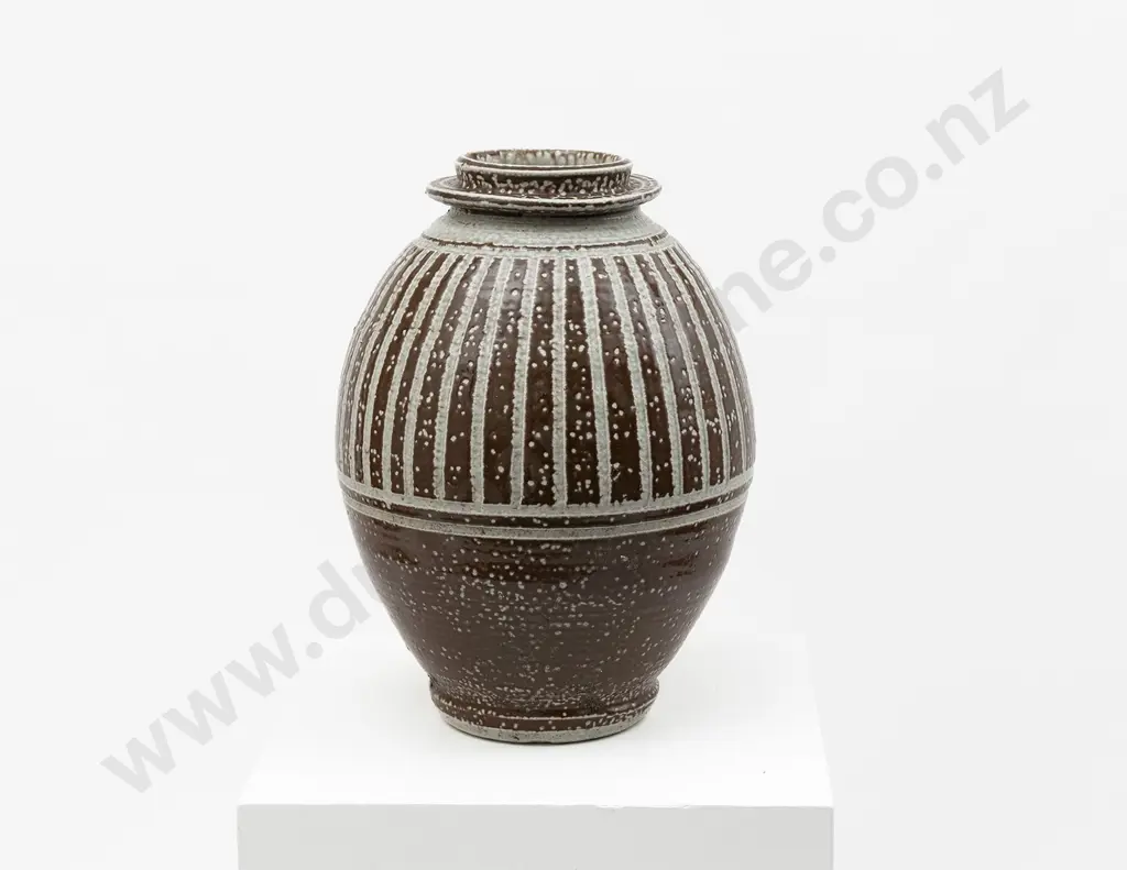 Roy Cowan Floor Pot Image 1++
