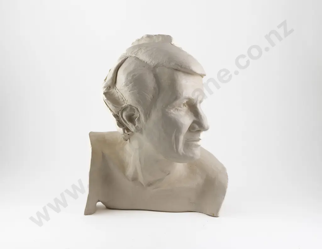 Bust Of Dame Vera Doreen Blumhardt Image 1++