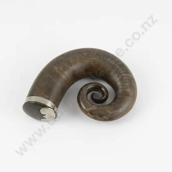 A Geogian Rams Horn Snuff Mull