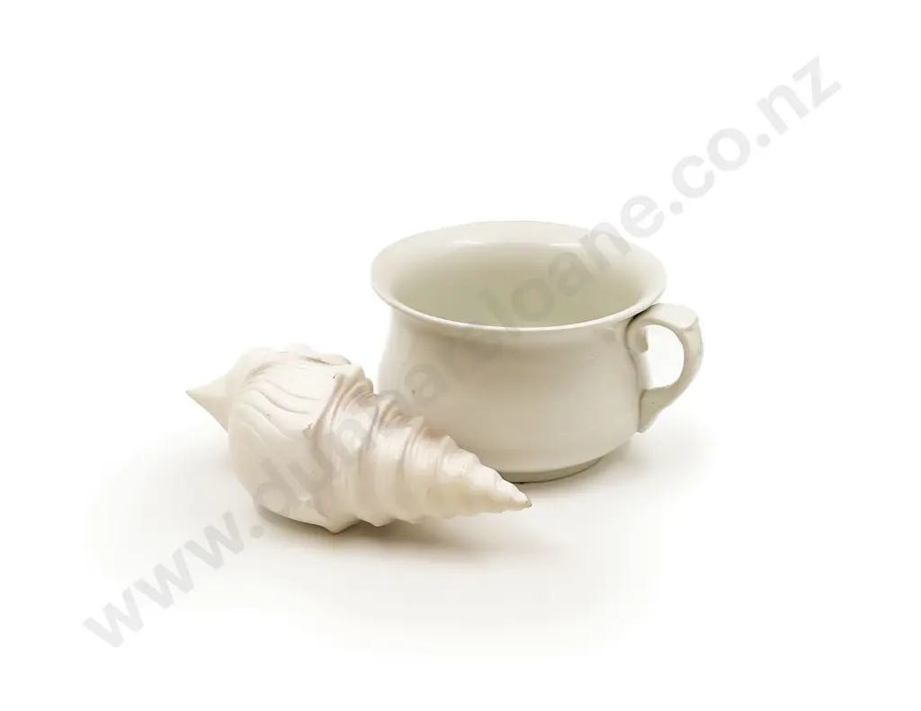 Royal Doulton Chamber Pot & Glazed Shell Vase Image 1++