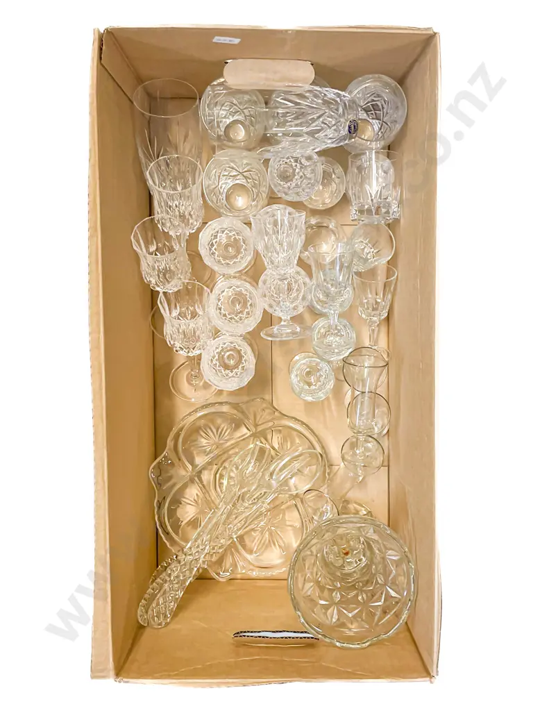 Qty of Assorted Crystal and Glassware Image 1++