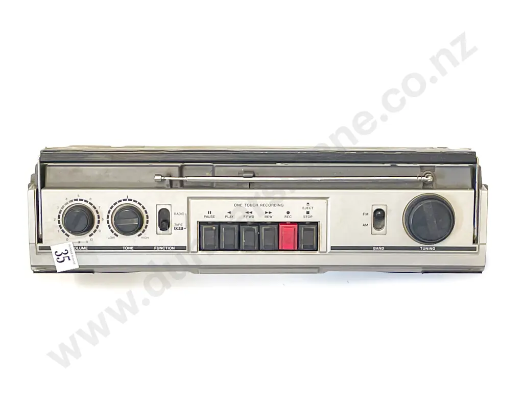 Vintage Sanyo Boombox Image 1++