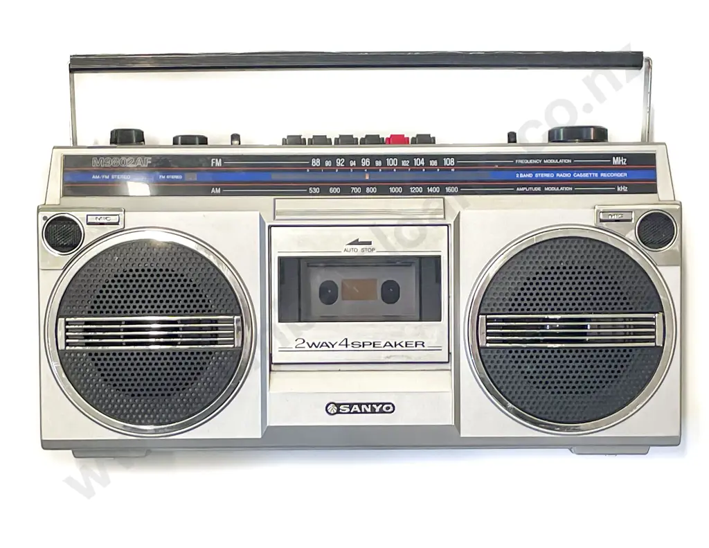 Vintage Sanyo Boombox Image 1++