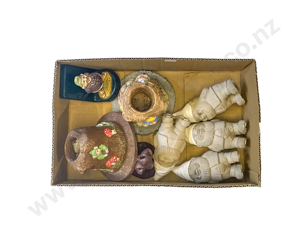 Qty of Assorted Garden Gnomes Image 1++