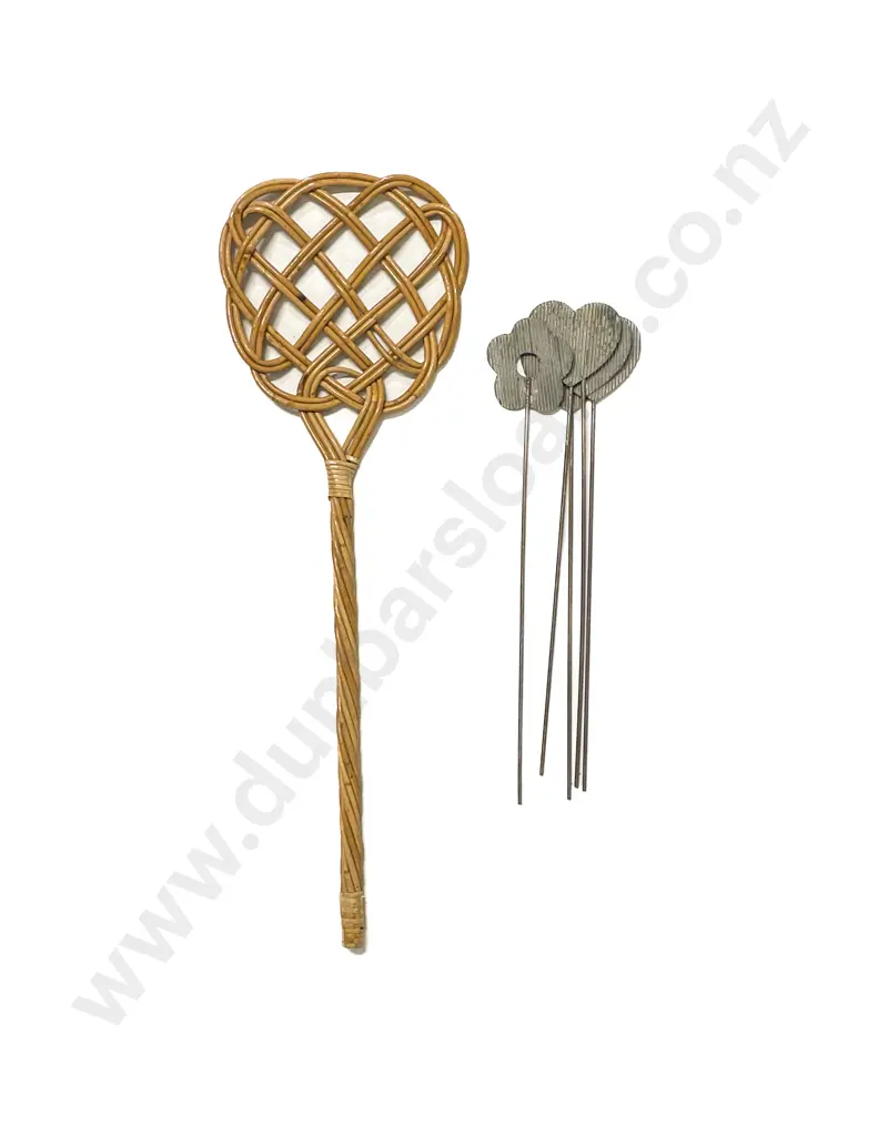Qty of Assorted Decorative Items in Enamel Tub Image 1++