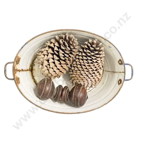 Qty of Assorted Decorative Items in Enamel Tub