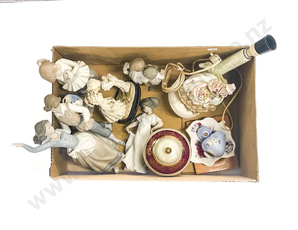 Two Boxes incl Fancy China Figures Image 1++