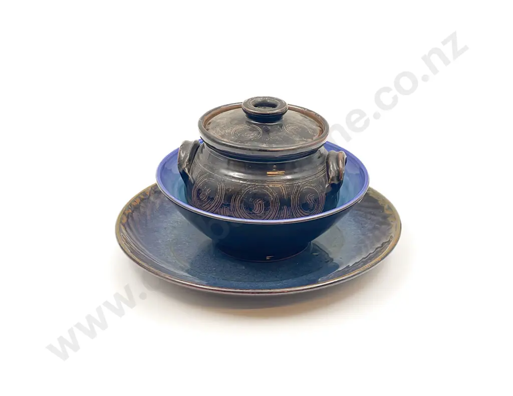Three Pieces of NZ Pottery Image 1++