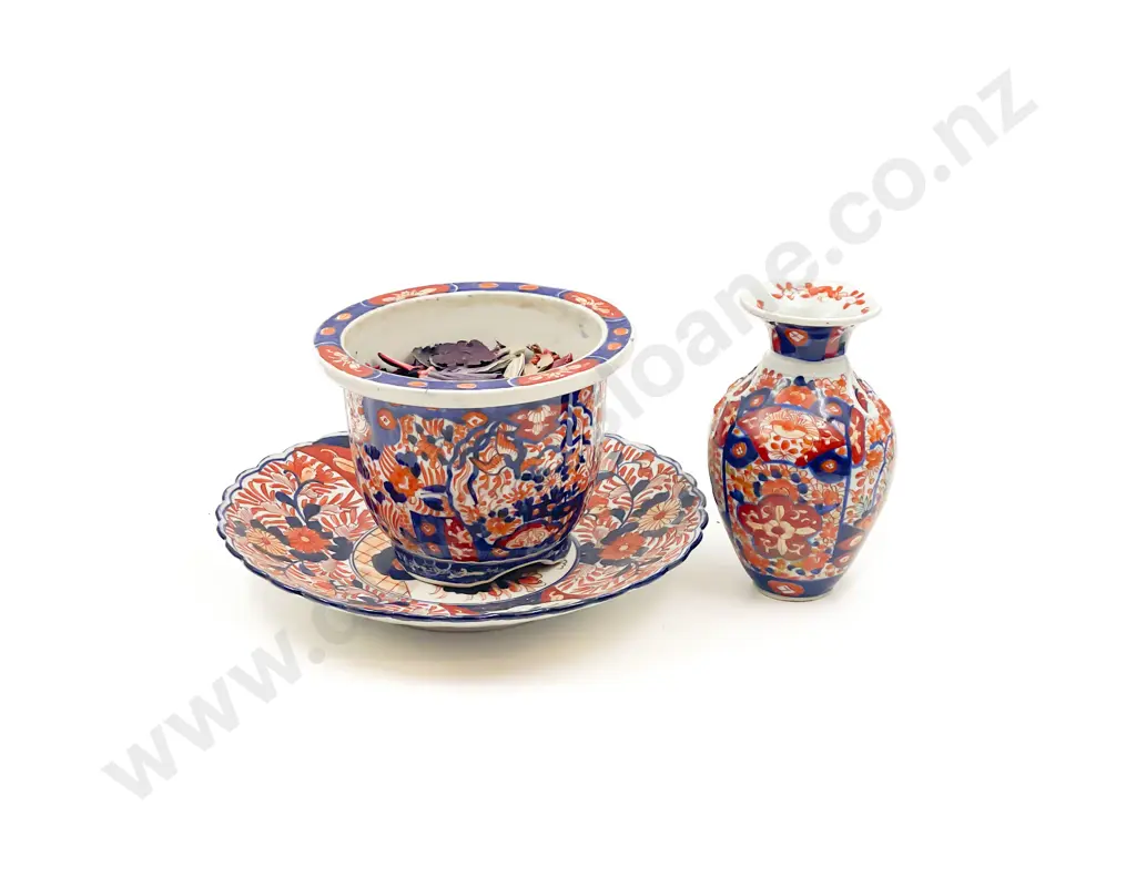 Three Pieces of Amari Pattern China incl Planter Image 1++