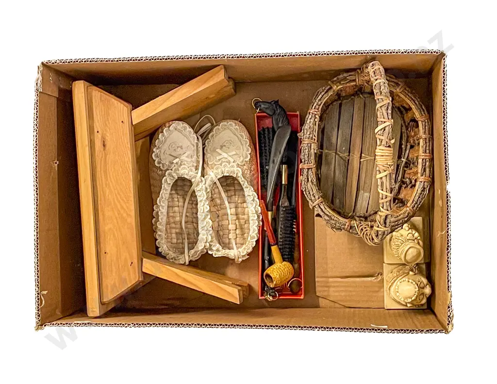 Box of Assorted Decorative Homewares Image 1++
