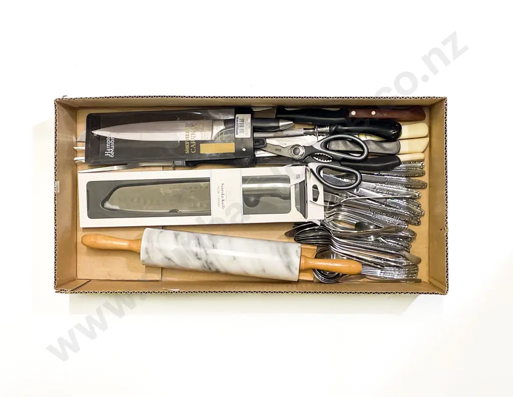 Qty of Assorted Kitchen Ware incl Boxed Knives Image 1++