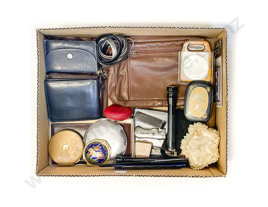 Box Qty of Assorted incl Wallets and Compacts Image 1++