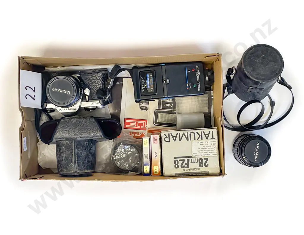Vintage Pentax Camera together with Qty of Assorted Accessories Image 1++