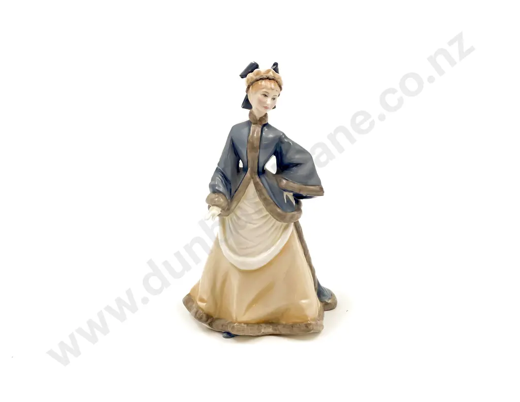 Royal Worcester Figure "Winter's Morn" Image 1++