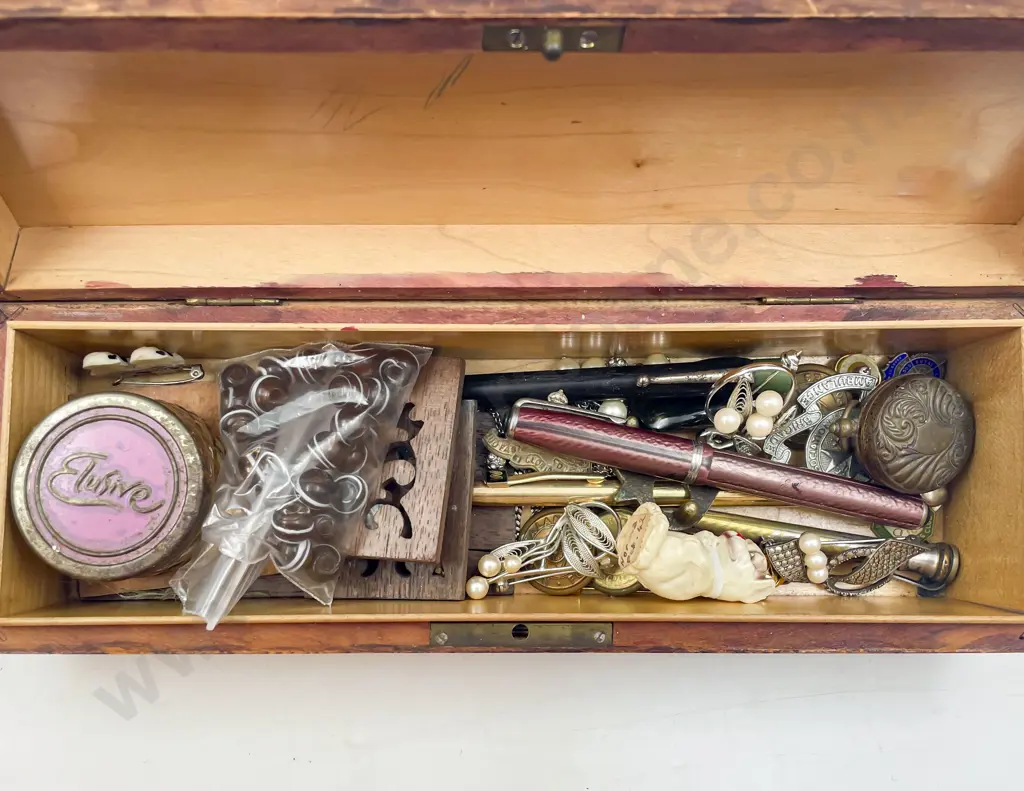Qty of Assorted Vintage incl Soverign Case Image 1++