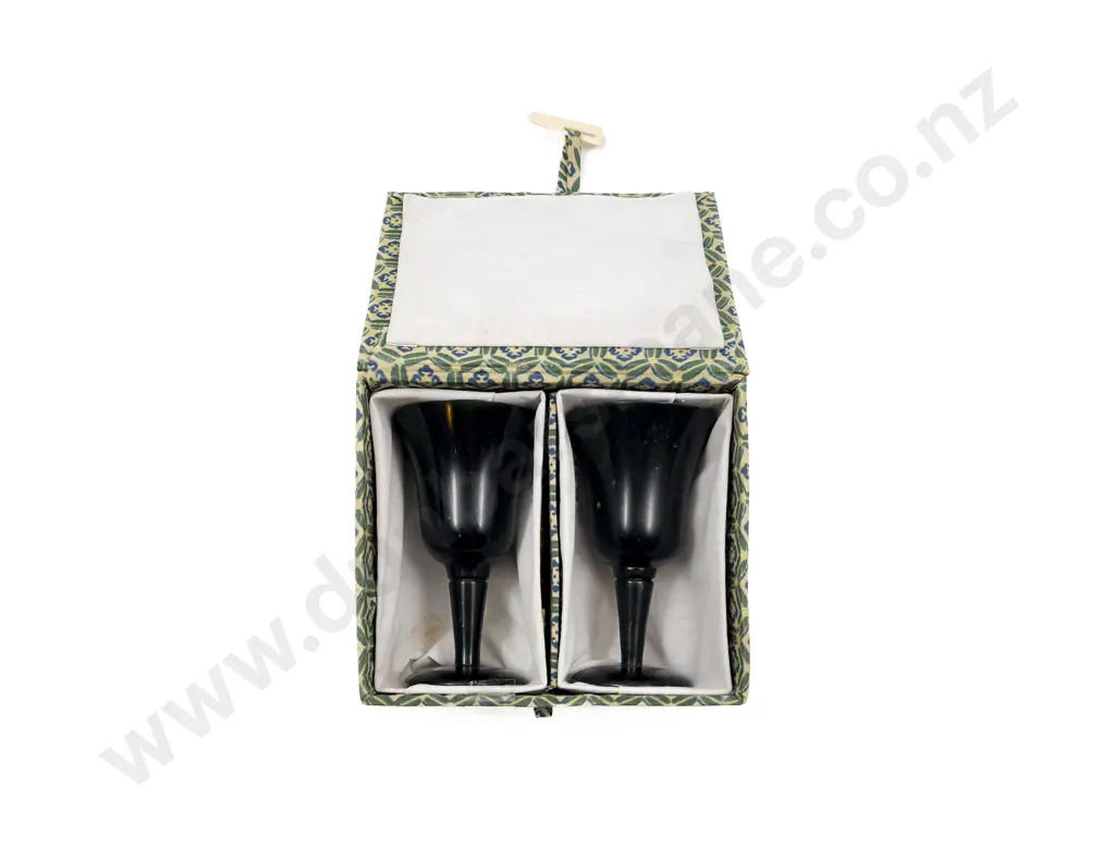 Pair of Spinach Jade Small Goblets Image 1++