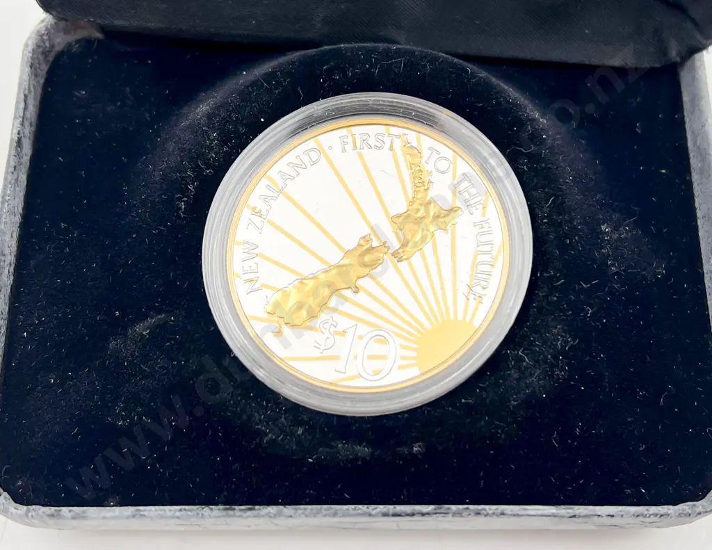 NZ 2000 Millennium Proof Ten Dollar Coin Image 1++