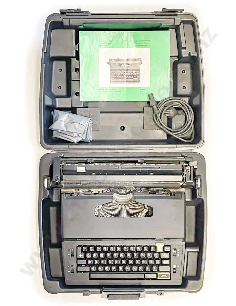 Brother Electric Typewriter in case Image 1++