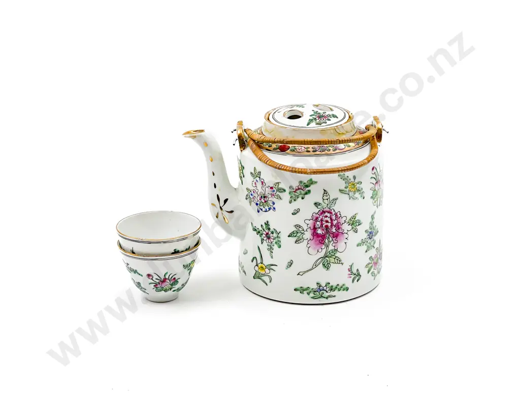 Cased Chinese Teaset Image 1++