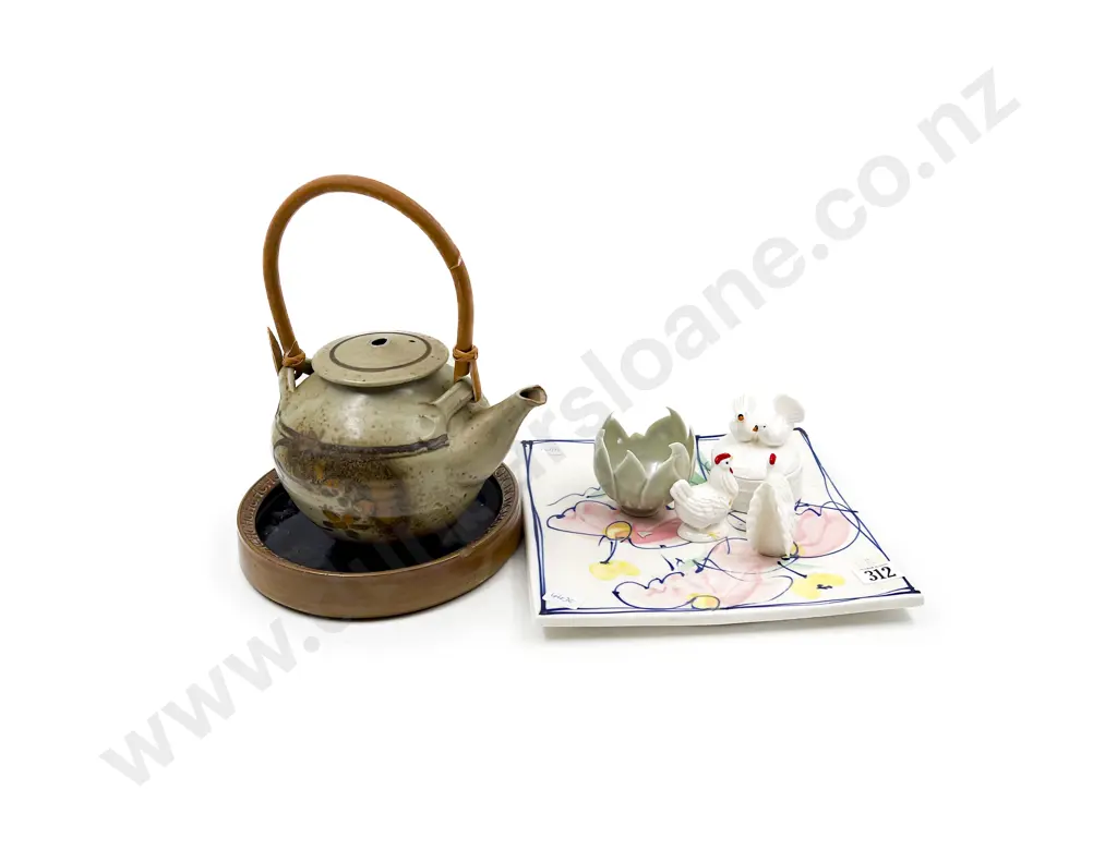 Quantity of Assorted Pottery etc Image 1++