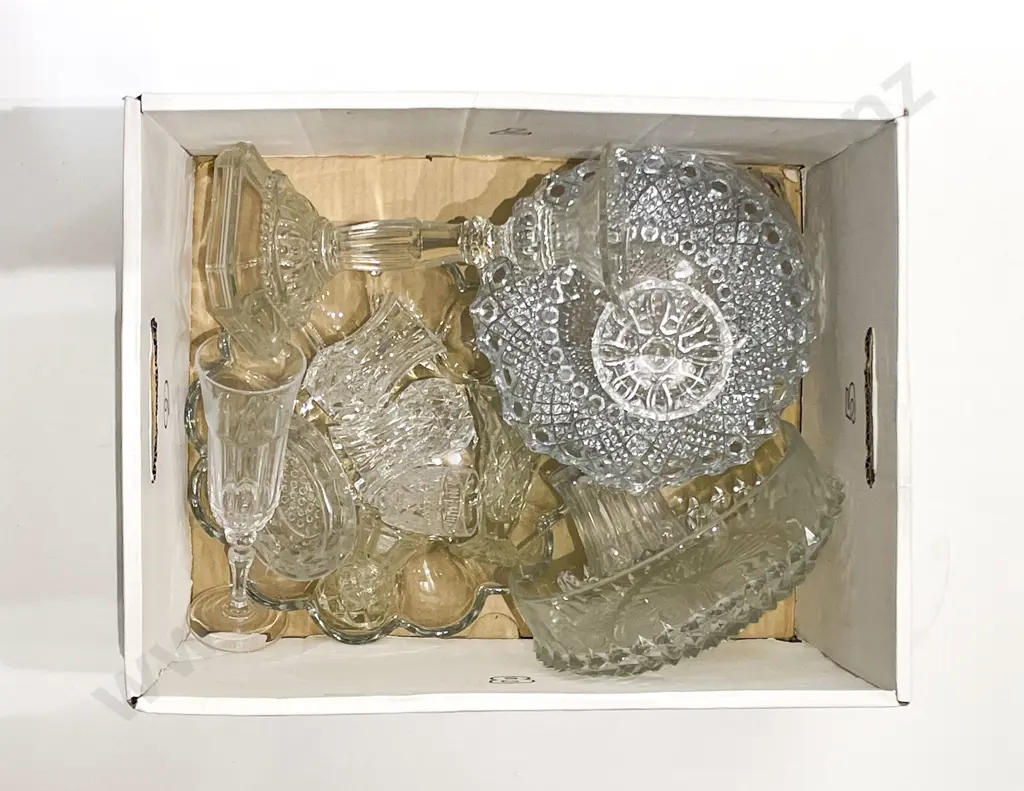 Quantity of Assorted Crystal & Glassware Image 1++