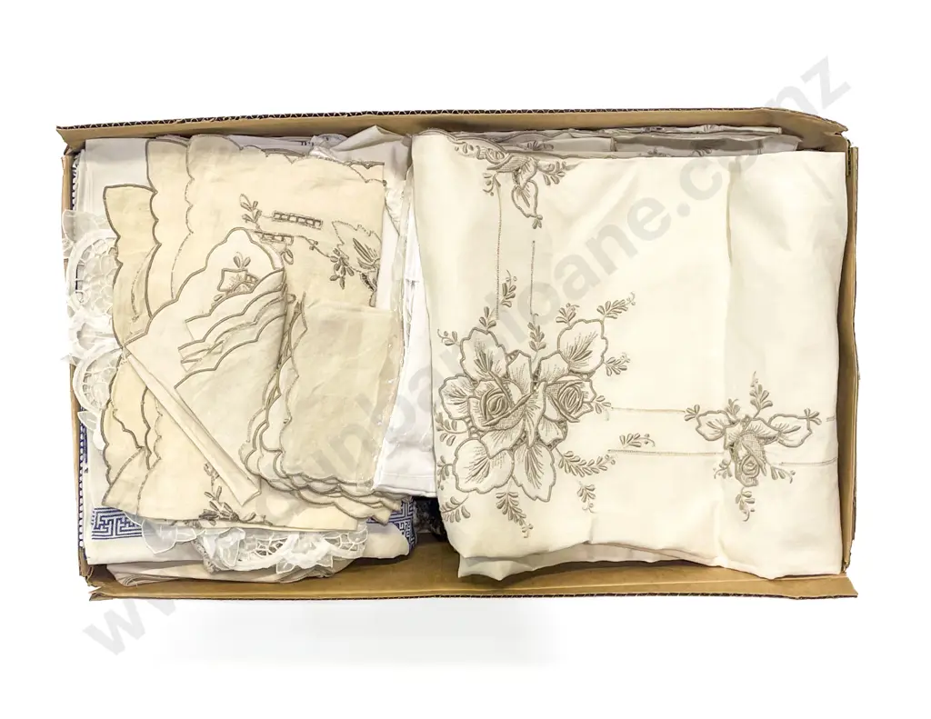 Box of Assorted Vintage Linen Image 1++