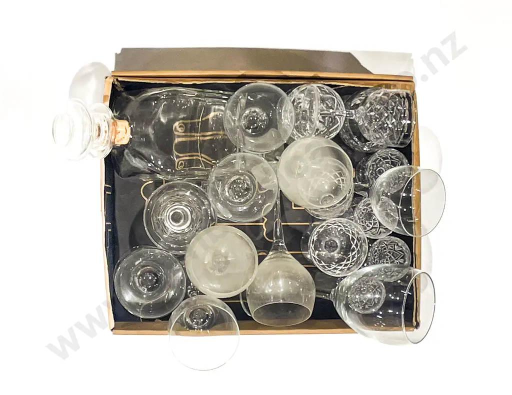 Small Quantity of Assorted Crystal & Glassware Including Decanter Image 1++
