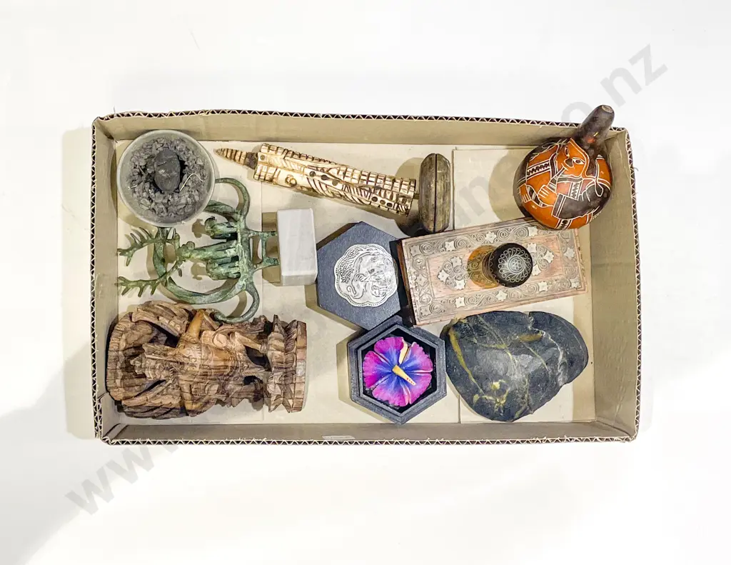 Box Quantity of Assorted Including Carved Figures Image 1++