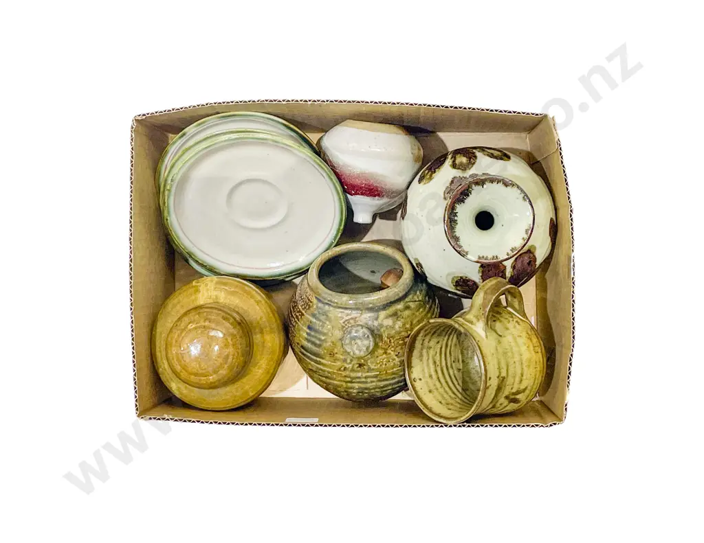 Box of Assorted Pottery Image 1++
