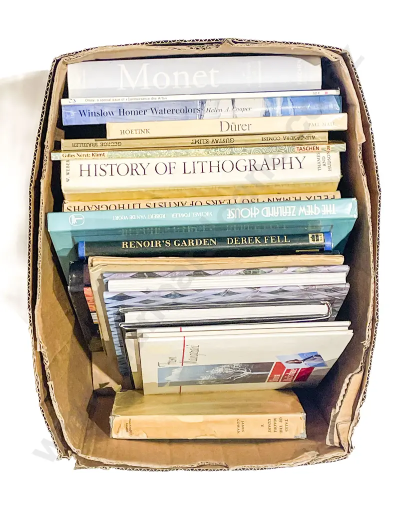 Box of Assorted NZ & Art Reference Vols Image 1++