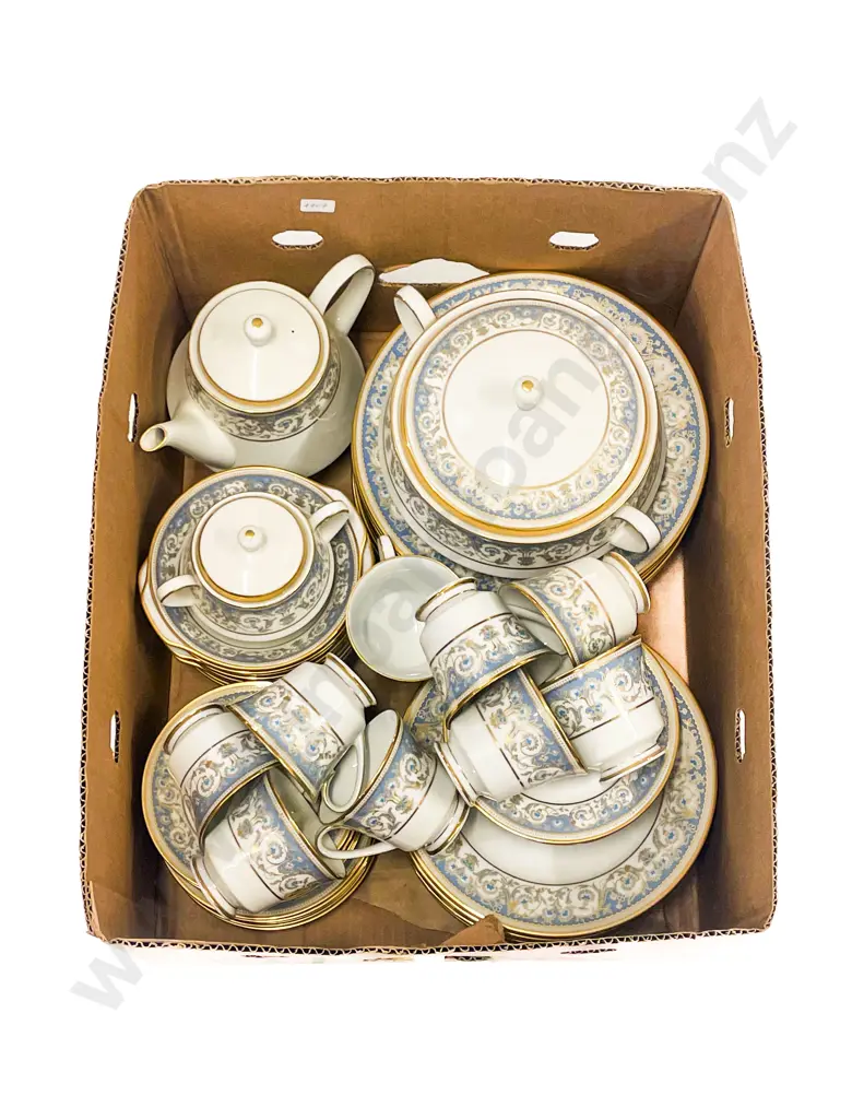 Quantity of Fancy China Part Dinnerset Image 1++