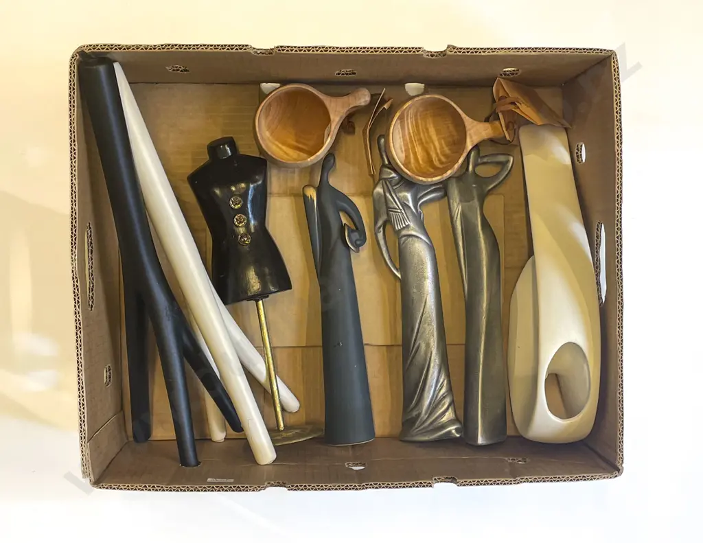 Quantity of Assorted Figures & Modern Pottery etc Image 1++