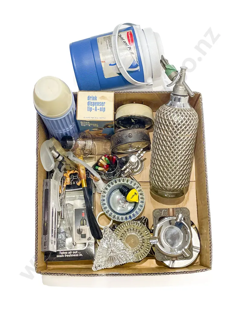Box of Assorted Vintage Image 1++