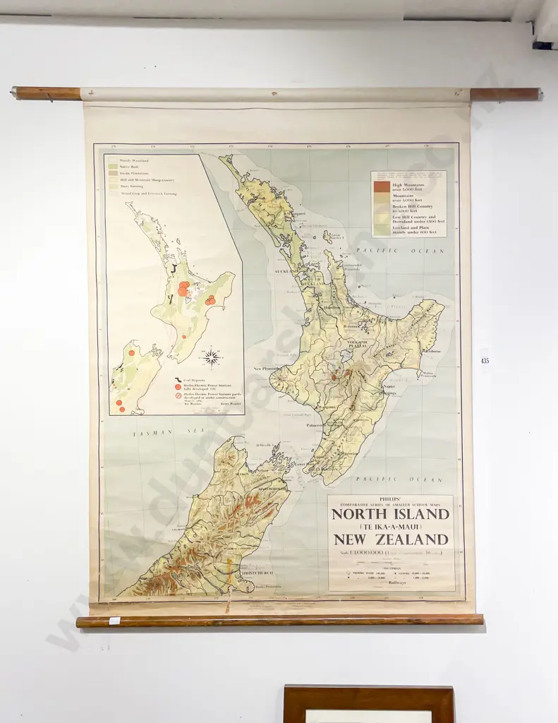Canvas Backed Vintage Phillips School Map of North Island Image 1++