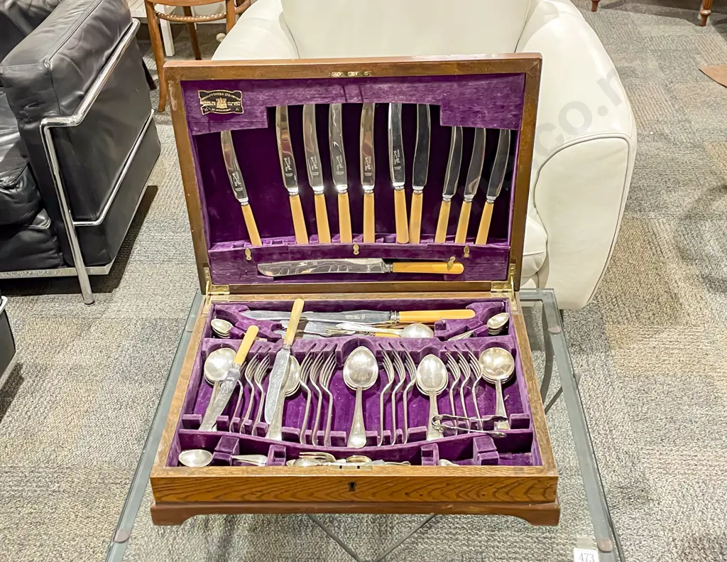 Canteen of Assorted Cutlery Image 1++